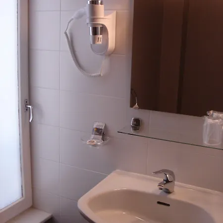 Отель Tete D'or 2*